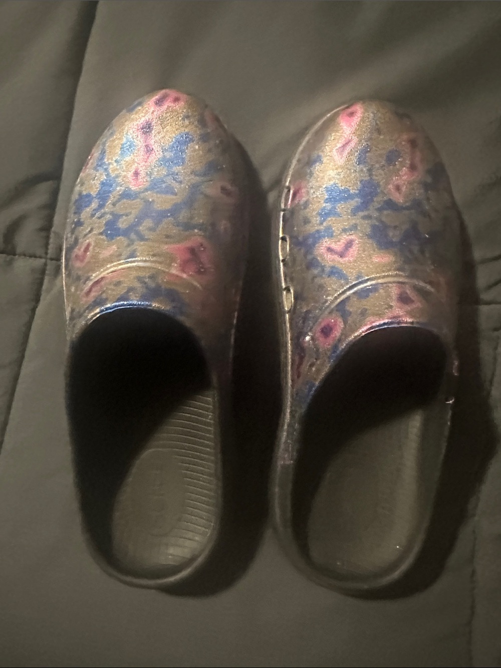 OOFOS Metallic Gold Slip-On Clogs with Blue and Pink Accents